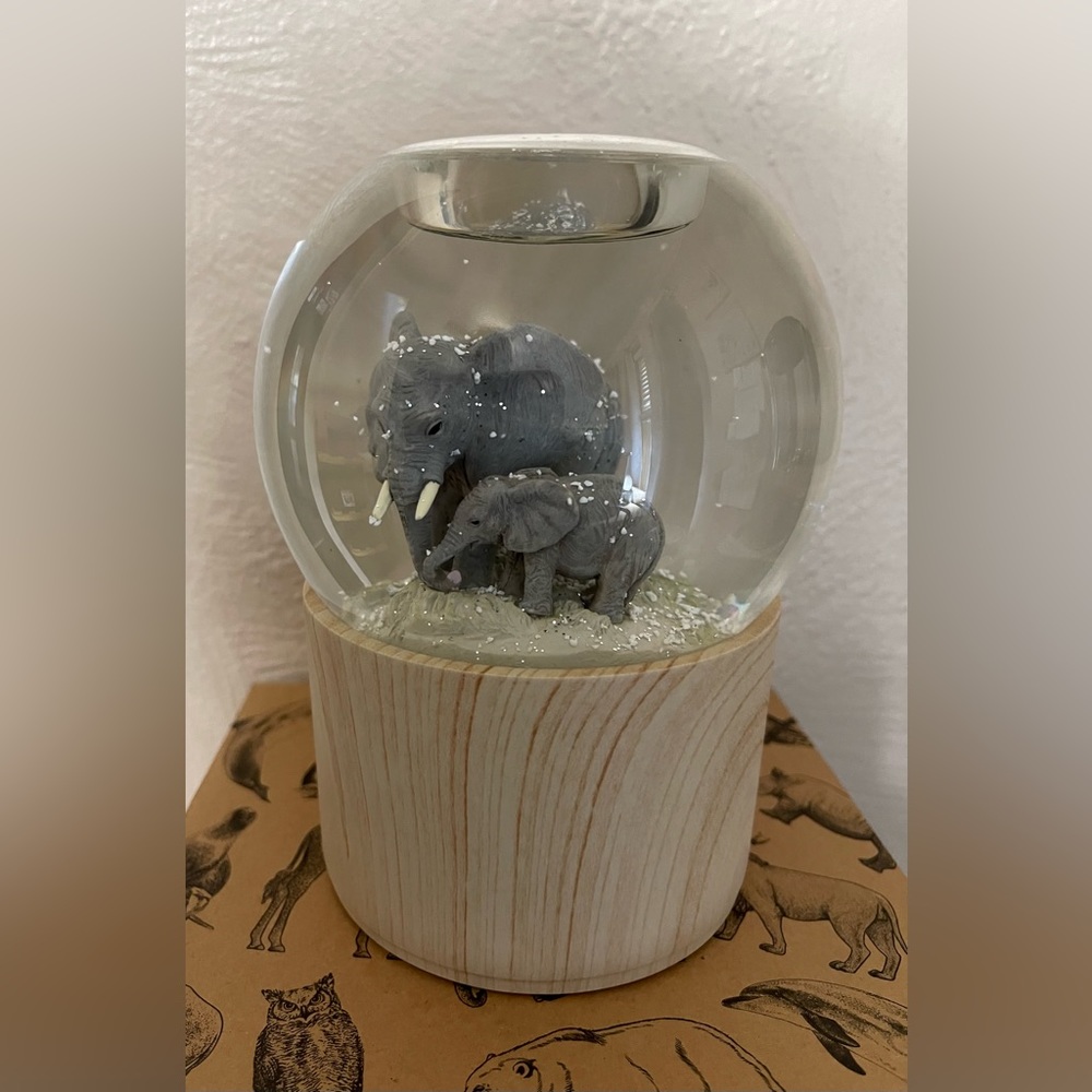 Partylite snow globes.  Set of two. - Picture 7 of 10